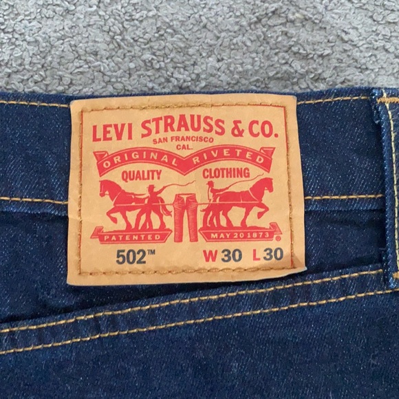Levi’s 502 dark wash - Picture 2 of 2